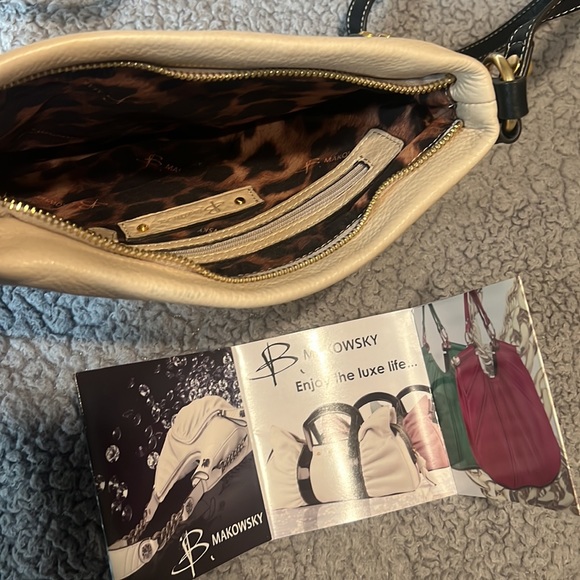 B Makowsky leather purse! - Picture 4 of 4